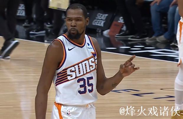 杜兰特第四节连续三次封盖,反击上篮再显威力 杜兰特第四节连续三次封盖,反击上篮再显威力